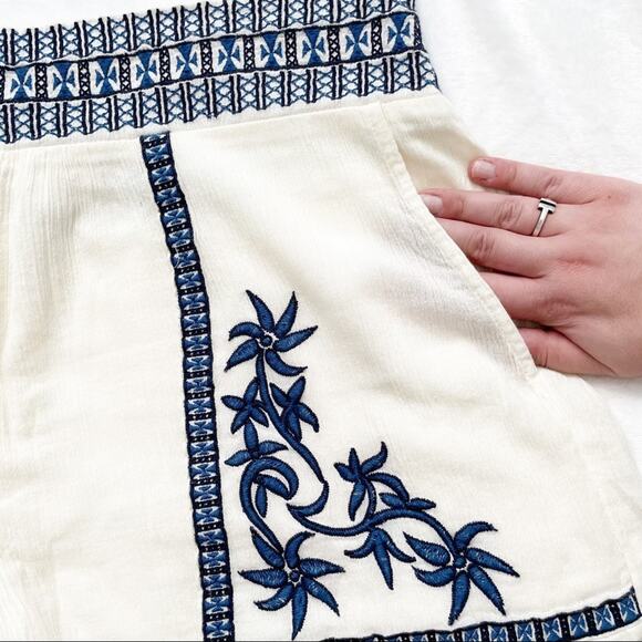 Lucky Brand Ivory blue embroidered shorts medium boho - Picture 7 of 7